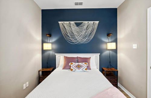 Corpus Christi House | Resort Pool, 5 Bedroom, Dog-Friendly, King Bed, Near White Cap Beach, Patio, Grill