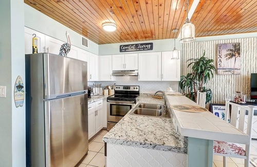 Port Aransas Condo | Resort Style Pools | Private Beach Access | MP102