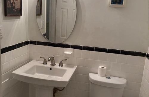 Kingman Park Apartment | RFK Union Station free parking 1 bdrm