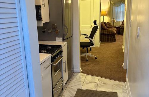 Kingman Park Apartment | RFK Union Station free parking 1 bdrm