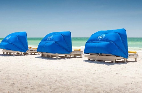 St. Pete Beach Resort | Right on the Beach! Relaxing Unit for 4 with Pool, Hot Tubs and Water Slides!