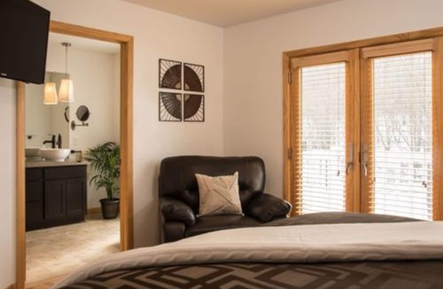 Attica Bed & Breakfast | River Spring Lodge