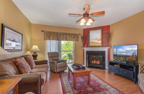 Pigeon Forge Apartment | River View Condo Bear Crossing 302