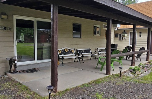 Cascade House | ~ Riverfront, Hot Tub, Mountain Views, 8 Beds ~