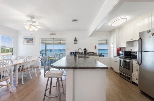 Topping House | Riverfront Nostalgia | 4BR 3 BA | Sleeps 10