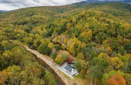 Burnsville House | Riverlanding 4 bdrm home River and Mountain Views