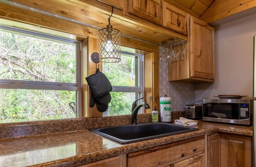 Crumpler House | Riversong Cottage - Stay & Play On the New River! Updated Cottage with Hot Tub!