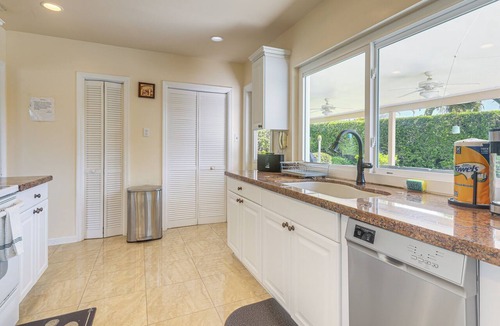 Singer Island House | Riviera Beach Vacation Home w/Pool: Walk to Beach