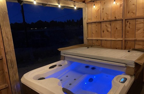 Twin Falls House | Rock Creek Canyon 1BR, Hot Tub, Sauna, Fire Pit