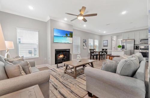 South Pensacola House | Romana Hideaway & Juliet Haven -Family Friendly, Downtown Pensacola!