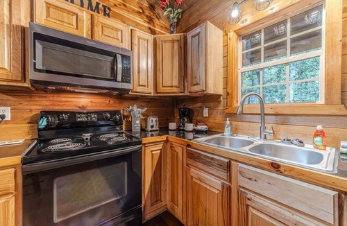 Helen House | ROMANTIC GETAWAY COZY CABIN