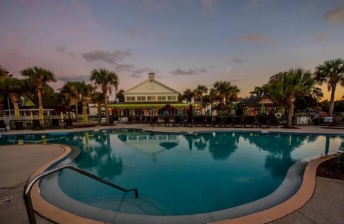 Crystal River House | Romantic Getaway! Couple's Unit, Private Parking, Pool, Golf and Spa Center!