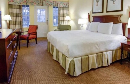 Crystal River House | Romantic Getaway! Couple's Unit, Private Parking, Pool, Golf and Spa Center!