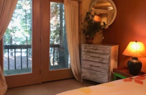 South Hero Cottage | Romantic, peaceful lake facing one bedroom cottage, dog friendly with sauna.