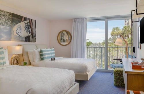 Lauderdale-by-the-Sea Hotel | Romantic Beach Getaway! Outdoor Pool, & Gym Access! Close to Bay View Drive Park