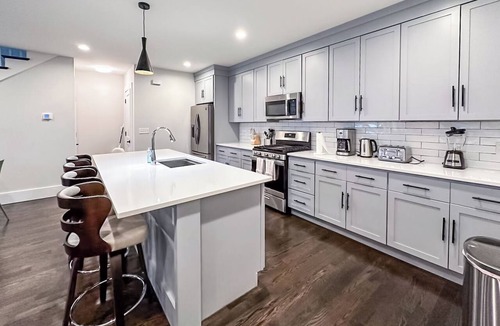 Neponset - Port Norfolk Apartment | Roof Deck 6Bedrooms, W/D, Parking, Baby Crib, Parking!