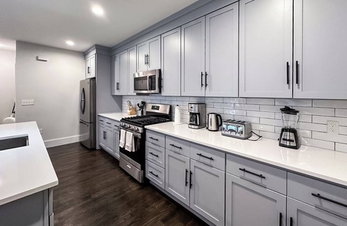 Neponset - Port Norfolk Apartment | Roof Deck 6Bedrooms, W/D, Parking, Baby Crib, Parking!