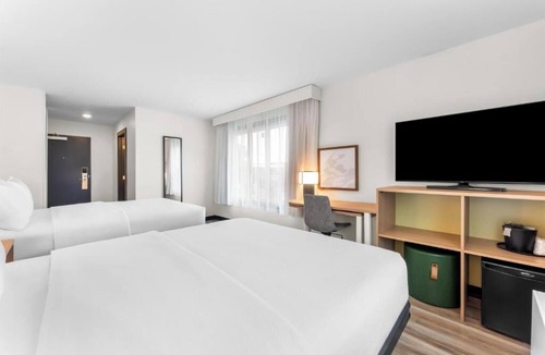 Essex Junction Hotel | Room Near Burlington Airport – Just 3.1 Miles Away with Continental Breakfast
