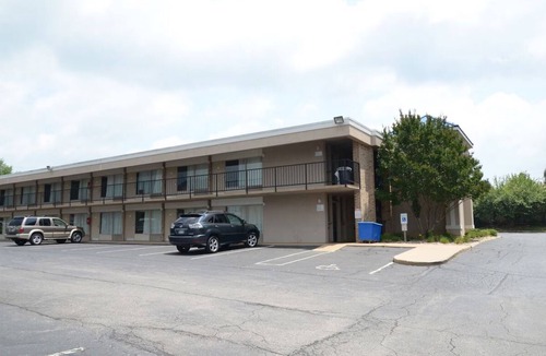 Lynchburg Hotel | Room Perfect for Exploring Lynchburg’s Natural Beauty Nearby