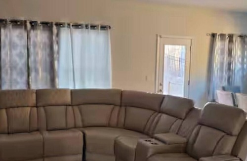 Dawsonville House | Room with KING SIZE Bed+Full Washroom-Dawsonville