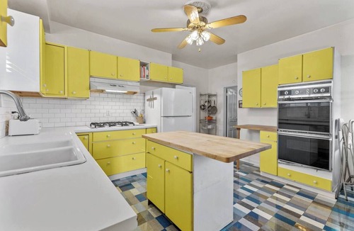 Homestead House | Roomy family home near shoppingn