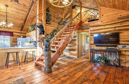 Maggie Valley Cabin | Roughin' it - Secluded, Rustic 2 BR/1 BA Mountain Cabin, Hot Tub, Private