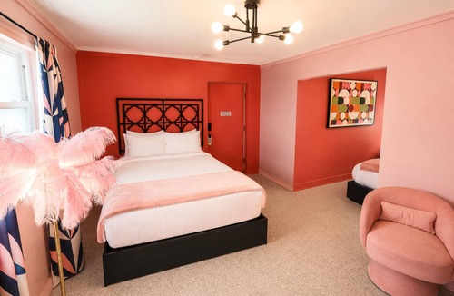 Port St. Joe Hotel | Roxy Riviera | Pink Retro Boutique Studio
