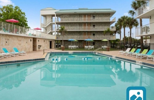 North Beach Hotel | Royal 2 Apt/Hotel with pool in Miami Beach