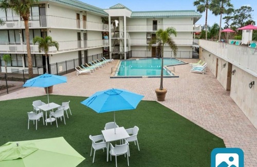 North Beach Hotel | Royal 2 Apt/Hotel with pool in Miami Beach