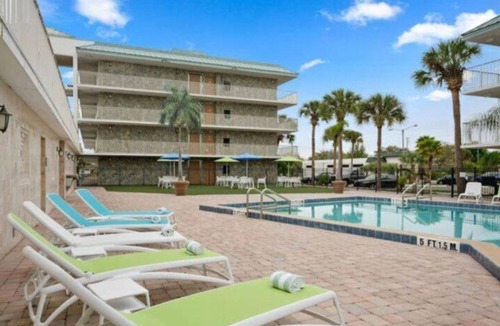 Historic Downtown Kissimmee Hotel | Royal 8 Wonderful Apart/Hotel with pool