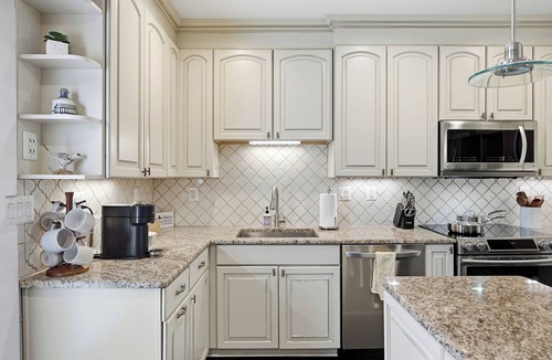 Leesburg's Old and Historic District Cottage | Royal Heritage Home @ Historic Leesburg
