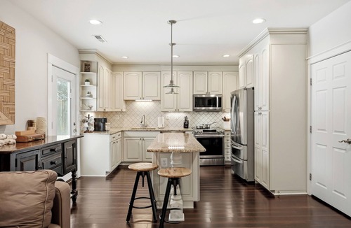 Leesburg's Old and Historic District Cottage | Royal Heritage Home @ Historic Leesburg