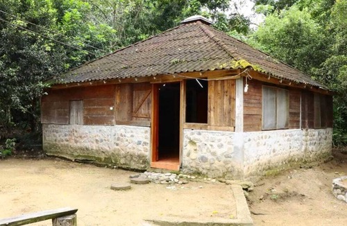 Huimanguillo Cabin | Rustic cabin next to a stream in nature
