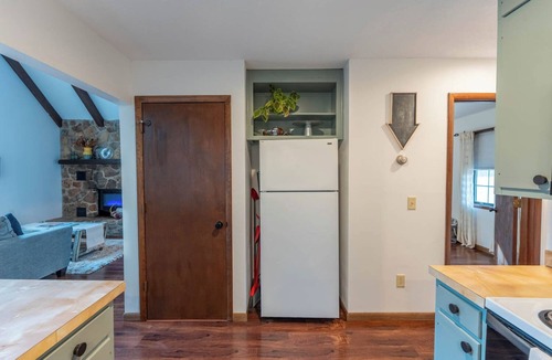 Mountain View Cabin | Rustic charm with modern amenities, ensuring a comfortable and memorable stay.