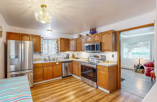 Russian Jack Park House | Rustic dog-friendly home close to skiing, mountains, and golf course
