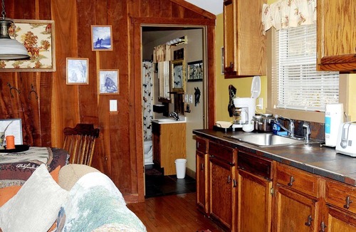 Sparta Cabin | Rustic Elegance: Vintage Decor Cabin with Mountain Scenery in Sparta