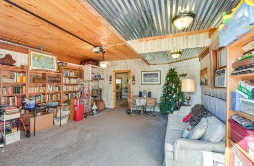 Arcade Apartment | Rustic Jefferson Retreat w/Fire Pit: Near Athens!