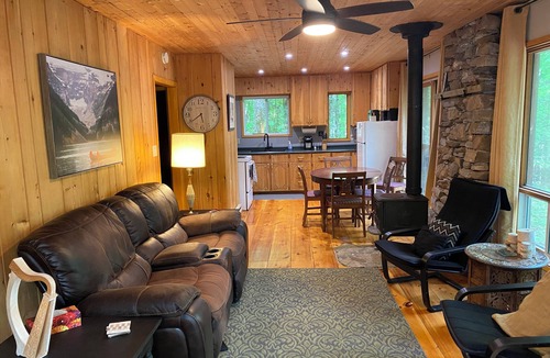 Trent Lakes House | Rustic Private Cabin In Trent Lakes