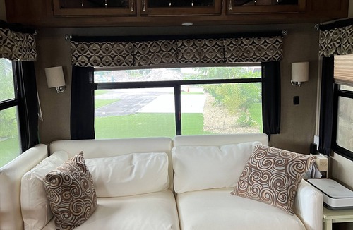 River Oaks House | RV in premiere park and marina on the New River