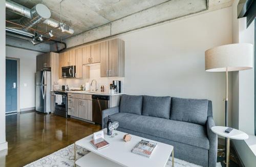 Warehouse District Apartment | Sable 607 - Alcove