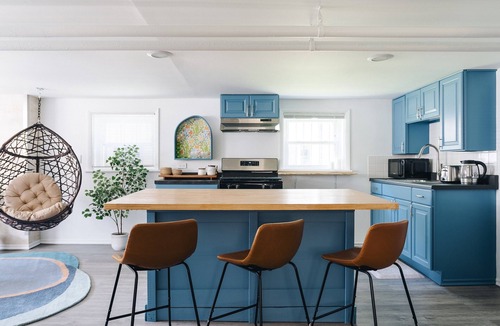 Irving Park East Apartment | Sacramento - Stylish 2BR Apt in Irving Park