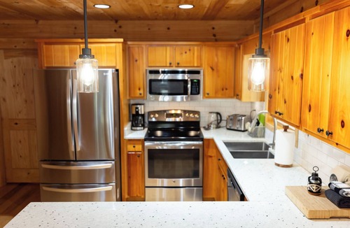 Deep Gap Cabin | Saddle Up! - Log Cabin - Powder Horn - Hike - Fish - Pets Ok - Fiber Wifi