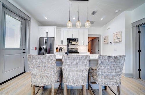 Holiday Beach House | Safari Street Stay - Steps 2 Beach! 2 units for 1 price! Sleep 16!