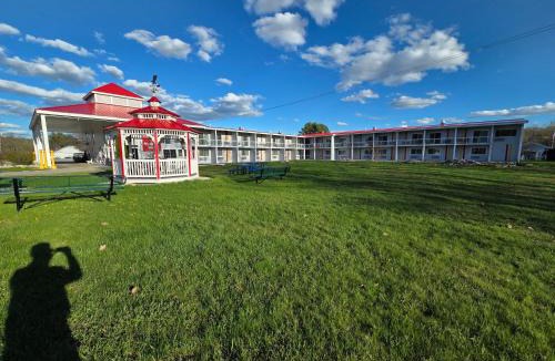 Auburn Hotel | Saffron Inn