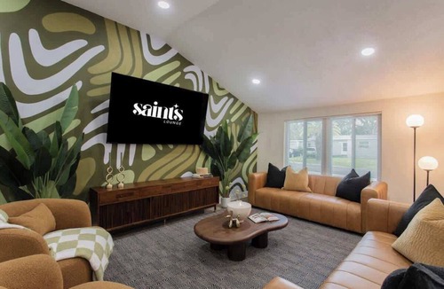 St. Petersburg House | Saints Lounge | Large Group Paradise | Heated Pool