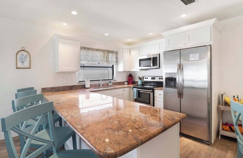 Naples Park House | Salt Water Pool. Walk2Beach. Coastal Home Sleeps 9