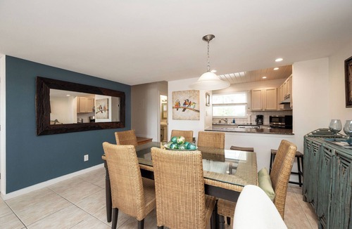 New Town House | SALTWATER SOUL - 2 Bedroom/2.5 Bathroom Waterfront Townhome W/Shared Pool