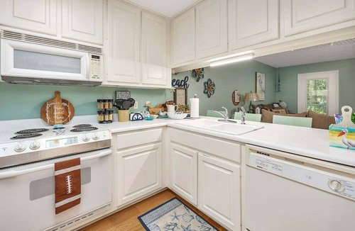 Demere Park House | Salty Dog | Pet-Friendly St. Simons Island Townhome Near Beach & Pier Village