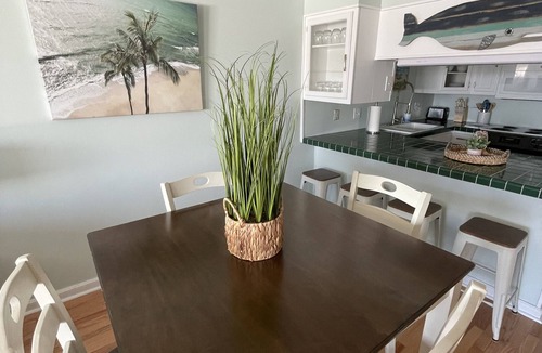 Sneads Ferry House | Sand Dollar Bay II - Cheerful Beach Bungalow across the street from the BEACH!