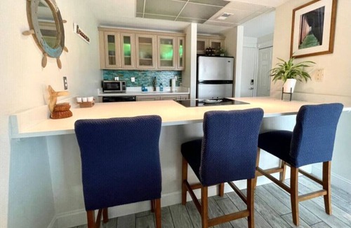 Villa Sabine Condo | Sand Dollar W204 Inexpensive Bayfront Escape! 2,3 & 4-Night Getaways